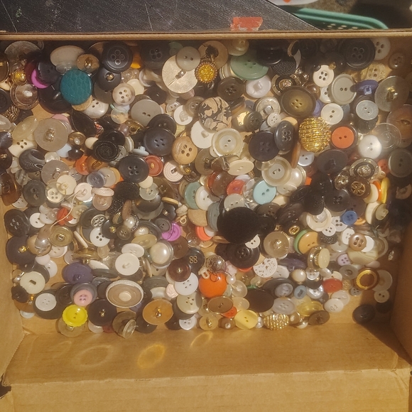 Buttons - Picture 3 of 5